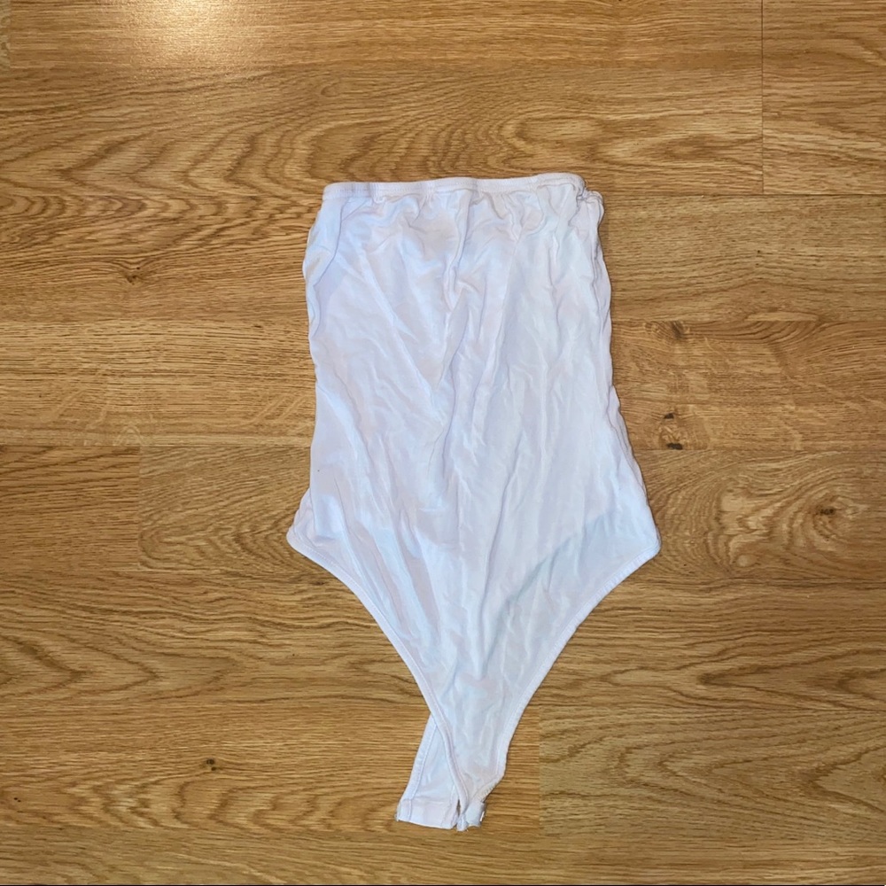 Strapless body suit